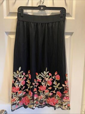 Magic Black Floral Embroidered Skirt